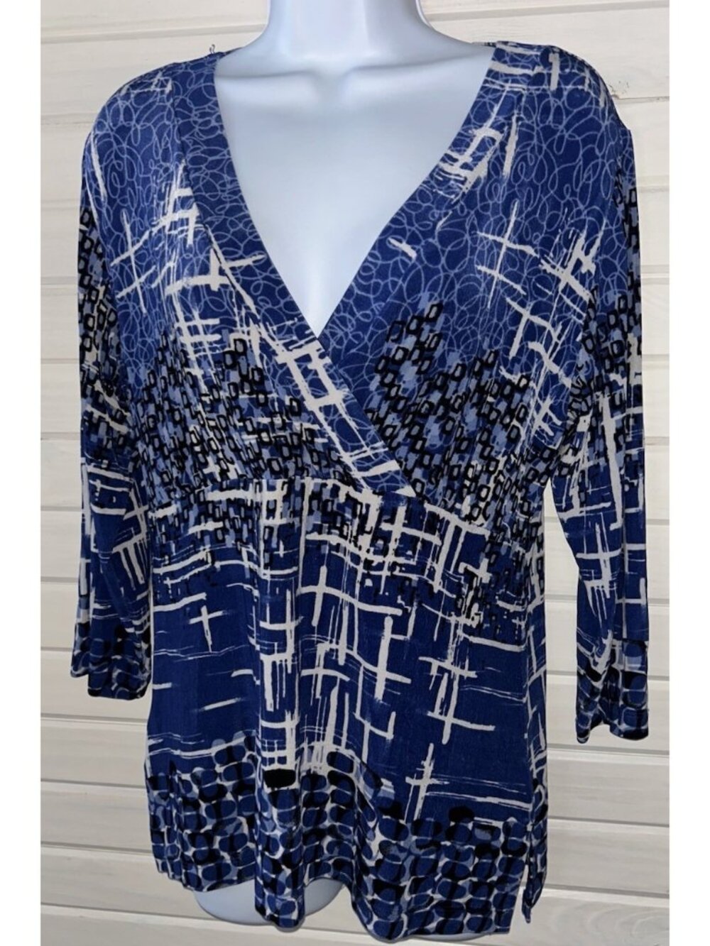 Chicos Travelers Sz 2 (LARGE) Blue Faux Wrap Geo Print Tunic Top USA Made EUC